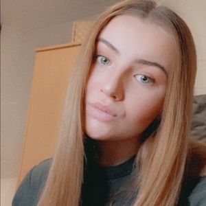 Meet your Posher, Caroline